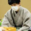 藤井聡太王位　２０歳初勝利「苦しい展開にしてしまった」３連覇へあと２勝