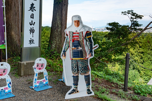 「マツケン謙信」再び　等身大パネルが春日山神社など上越市内4か所にお目見え