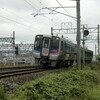 本日の写真　特急列車と貨物列車の交換風景