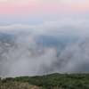 朝日が昇り始めた頃の西側の景色。