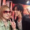 東方神起「ユノ」日本のテレビ番組で共演したYOSHIKIと一緒にピースサイン！