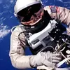 空の上を歩く：宇宙遊泳の驚くべき歴史