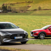 ギリシャでMAZDA3とCX-30の2022年モデルに関する情報が公開、MAZDA3はディミングターンシグナルと新デザインのテールランプ採用と記載。