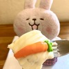 ラオス国営航空の機内食でもおなじみの”JOMA Bakery Cafe”でにんじんケーキ🥕にうさぎのかなぴーは大喜び(∩´∀｀)∩