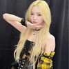 aespaウィンター、父親との面白いメッセージのやりとりを公開…「全部踏み倒してあげる！わが娘！」