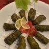 葡萄の葉の料理ドルマを作る