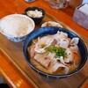 【マトルル 的場店】昼に間借り営業する豚汁メインのお店。ファストフード感覚の提供スピードが魅力(南区的場町)
