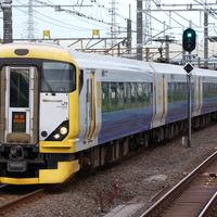 総武線撮影記後半こんな感じ(夏)。E257系500番台新宿さざなみ・新宿わかしお、E235系1000番台（と表示の謎）、E231系500番台、E259系成田エクスプレス、幕張車両センターのE131系と209系。過去画でE231系０番台とJR貨物EF64形1000番台。