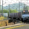 予讃線国分駅でJR貨物列車EF65-2066号機を撮影