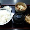 西川口の「尾張屋」でモツ煮込み定食を食べました☆