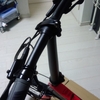  カーボン折りたたみ自転車のハンドルを前方に突き出させてみる