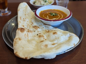 中野【カレー＆居酒屋 ニコニコ】をランチで訪問「インドカレーセット」でナンとバターチキンカレーを食べた感想