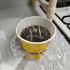 ローソンのマチカフェ アイスコーヒーをこぼれないように蓋に工夫をして持ち歩く