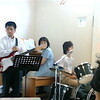 若者のバンドを聴く