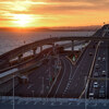 【写真一発！】東京湾に架かる高速道路で、朝焼け撮影！