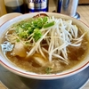 【今週のラーメン５５６２】鯨人（東京・三鷹駅北口）正油 生卵　〜もやしと青葱と薄い焼豚！野趣なる豚を煮出す香り！多少こってり感増す京都系オマージュ！