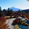 富士ビューホテルから見た富士山と紅葉