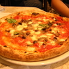 ナポリでピザ（イタリア ナポリ）