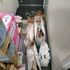 紙袋を捨てる