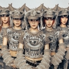 XG の「WOKE UP」 歌詞和訳,曲は、彼らが自分たちの道を築き、夢を実現する意欲...