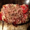 お好み焼きを食べる