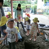 今日の幼稚園　竹馬