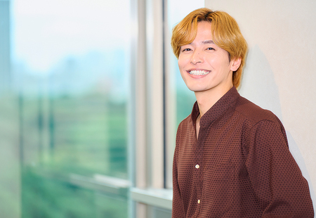 オレンジ色に染まるサッカー王国・清水。俳優・相馬理が語る、海と富士山に育まれた愛すべき地元での記憶