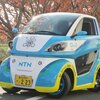 世界初ナンバー取得!横移動可能な車NTN Q’mo（キューモ）