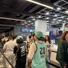 今、ＮＹで最高の話題トップ２  ①ヤンキース Wシリーズ進出 ② ＮＹリバティ、リーグ優勝を 最終 第５試合で決めた！  で ＮＹリバティ現地体験記（８） ニューヨーカーの物欲爆発！（笑）