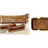 セブンイレブンから「7カフェ ２層の生地食感 キャラメル＆タルトバー」が新登場！ねっちり食感、サクッと食感の新商品