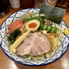 【今週のラーメン４６０９】 麺恋処 いそじ （東京・代々木） 冷やし中華 中盛 ＋ サッポロラガービール赤星 350ml缶　〜もはや夏の東京名作冷やし！和魂洋才フュージョン系冷やし中華！