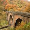 碓氷峠「めがね橋」の絶景紅葉｜2025年見頃の時期、紅葉状況、見どころ、トンネル、アプトの道、駐車場、トイレ、アクセス、写真（群馬県安中市）