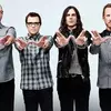 Weezerがニューアルバム「Weezer(The Black Album)」新曲「High as a Kite.」のMVを公開しました！
