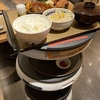 やよい軒、料理が配膳ロボットで運ばれてきた！