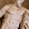 《疲れ果てたヘラクレス　Weary Hercules》｜彫刻画像(ピッティ宮殿)