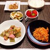 煮物、にんじんきんぴら、納豆、漬物、いちご。