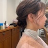寒い季節のまとめ髪▷サイドバングの顔まわりデザインが重要ポイント