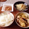 鶏団子鍋、もやしナムル、納豆。