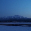 夜明け前の鳥海山