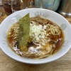 【今週のラーメン５６５２】丸幸（東京・武蔵境）ラーメン ＋ もつ煮 ＋ 多満自慢生貯蔵酒DRY２本　〜古風な節系の魚介溶込み！カエシの穏やかさ！安らぎ感じる味風景！