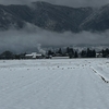 安曇野は春の雪　霧が晴れてきた