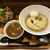 【今週のラーメン４２６６】 ラーメン 健やか （東京・JR三鷹） 冷やし味玉つけ麺 ＋ 炊き込みご飯　〜昆布水の融合のみならず・・・温め直しの味変化！温度変化で旨さ更に拡大！夏のうちに一回体験しとけ！