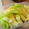 痩せる【1食7円】レンジ蒸しキャベツMCTオイル温野菜サラダの自炊レシピ