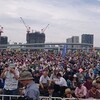 「７１歳になった憲法に、ありがとうおめでとう」（「自由と尊厳の祝祭」パレード・大阪）