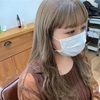 ロングヘアのブリーチカラーデザイン【キンパツっぽいベージュ】波ウェーブ仕上げでオシャレに◎