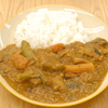 ヤングコーンとおくらのレットカレー