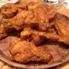 フーターズ銀座｜甘辛なチキンウィングとハンバーガー