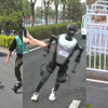 中国の人型ロボットマラソン大会。次々こけまくるロボット。
