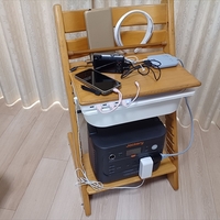 使わなくなったトリップトラップを、停電に備える防災＆充電ステーションに再利用。