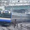 雨の日に撮影した総武快速E235系